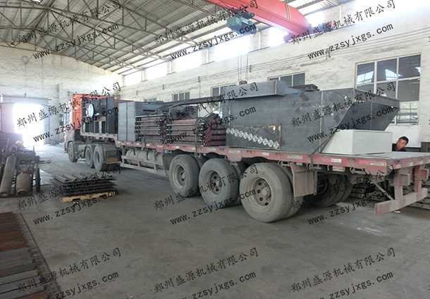 鏈（liàn）板輸送機